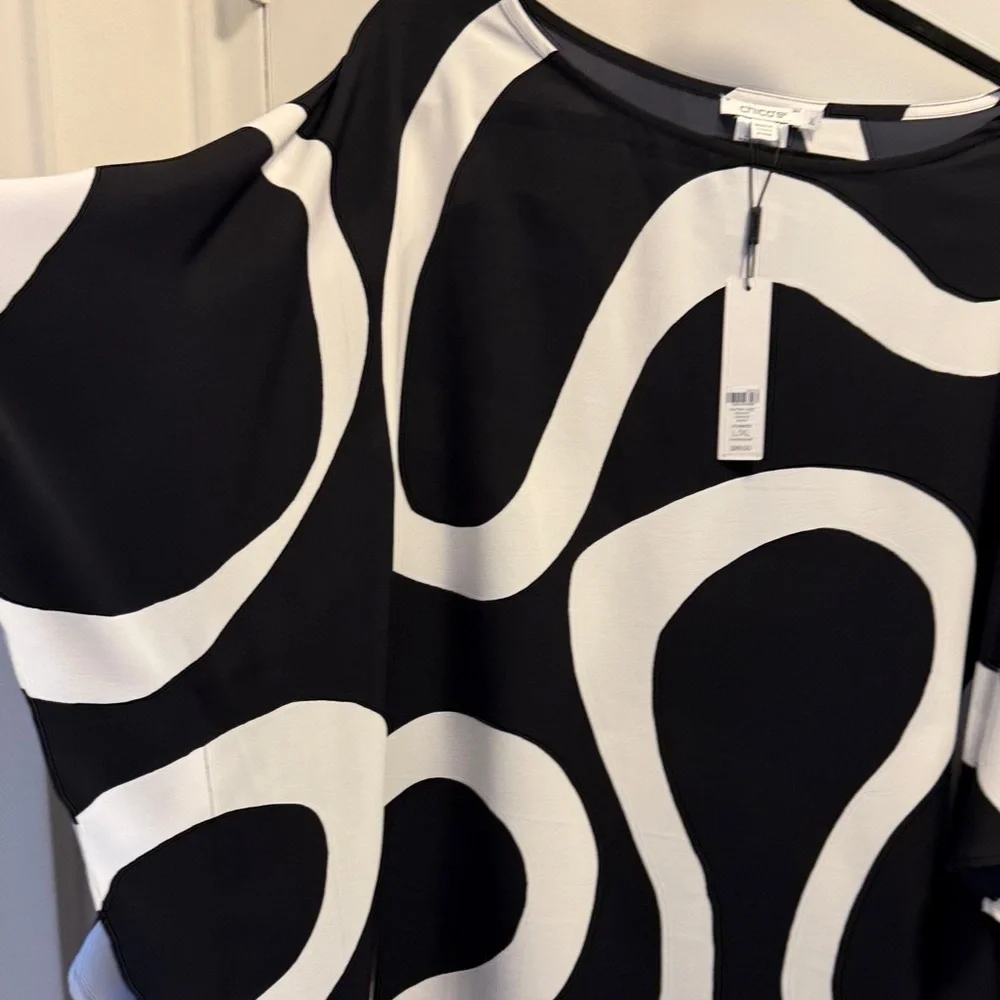 Chico's Black and White Abstract Blouse (XL) - Picture 5 of 7
